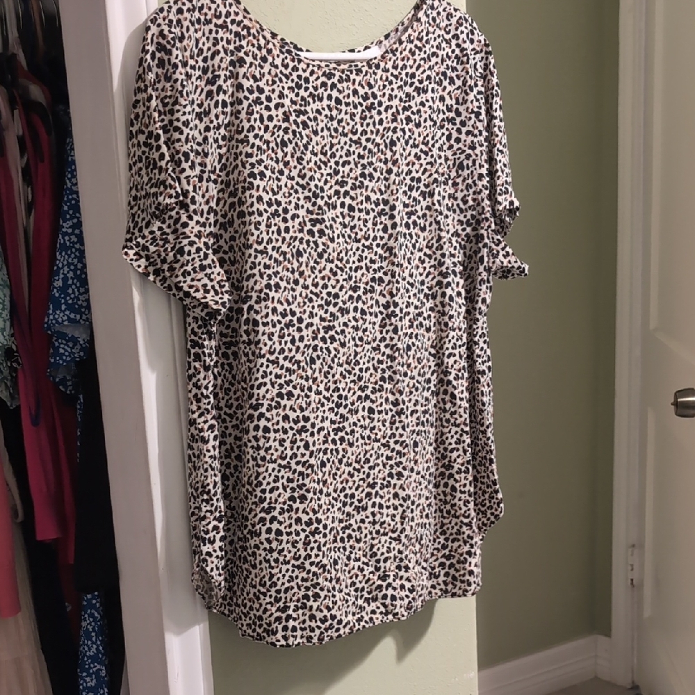 Ava & Viv Animal Print Short Sleeve Top